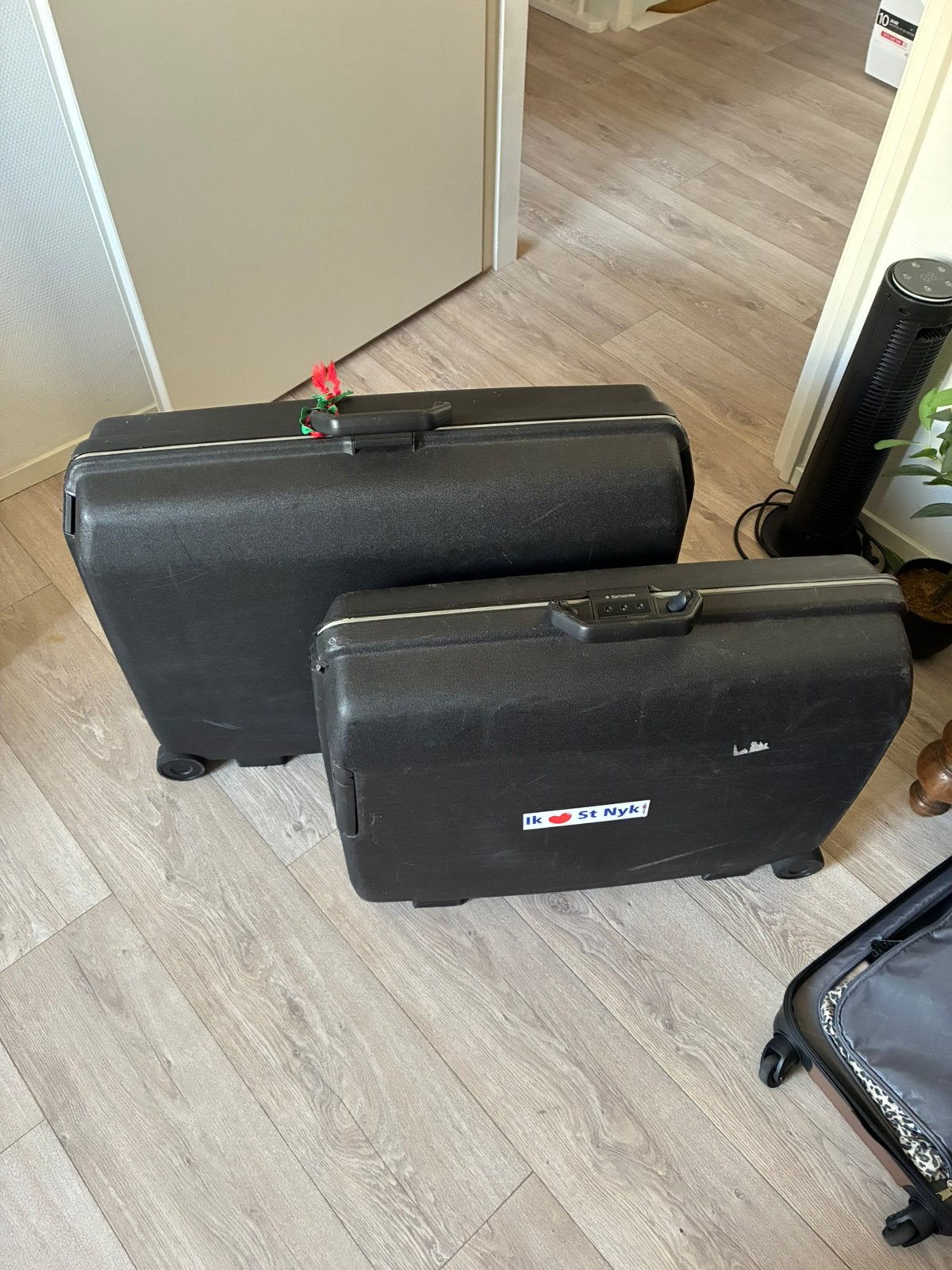 Twee samsonite koffers, Ophalen, Zo goed als nieuw, Hard kunststof, 70 cm of meer