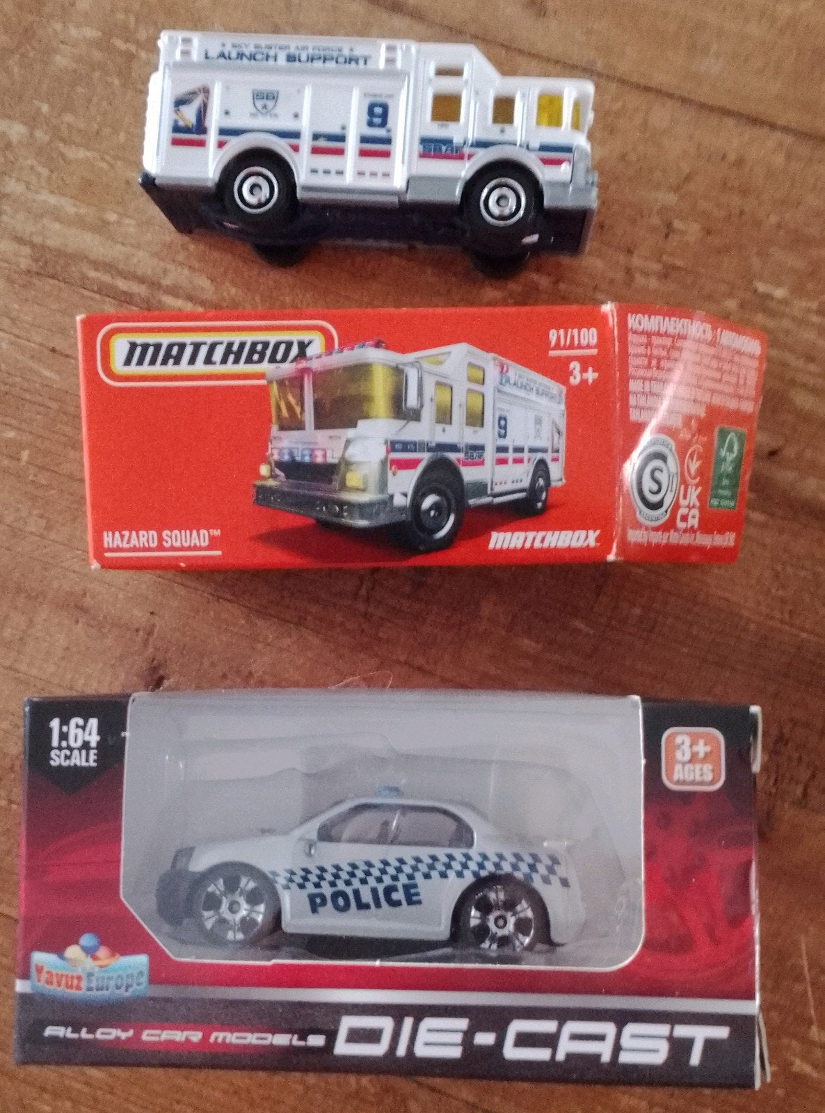 2 modelauto's: Politieauto & Matchbox Brandweerwag, Hobby en Vrije tijd, Modelauto's | Overige schalen, Ophalen of Verzenden, Zo goed als nieuw