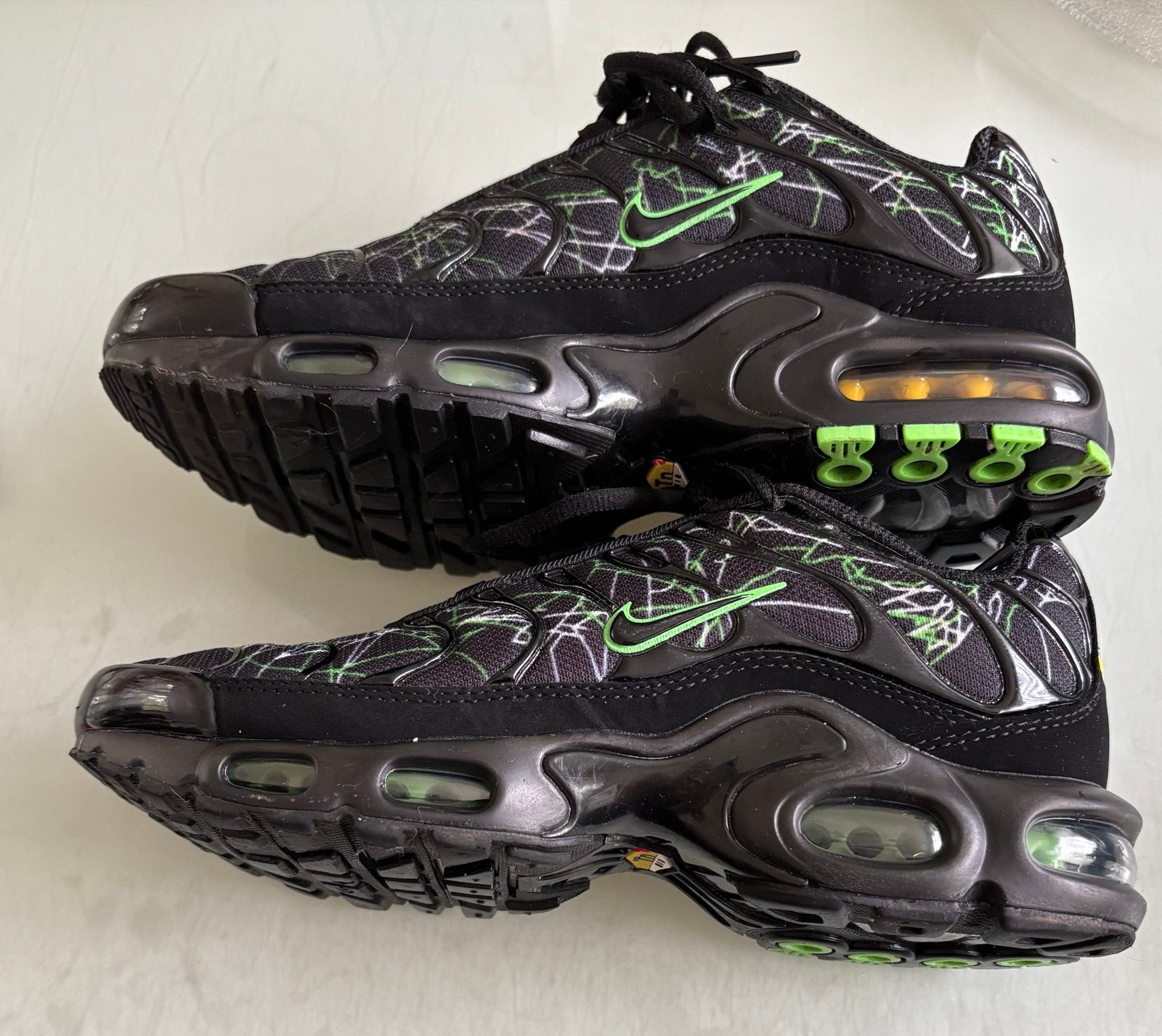 Nike Air Max Plus TN - Zwart/Groen - Maat 40, Ophalen of Verzenden, Gedragen, Zwart, Sneakers of Gympen