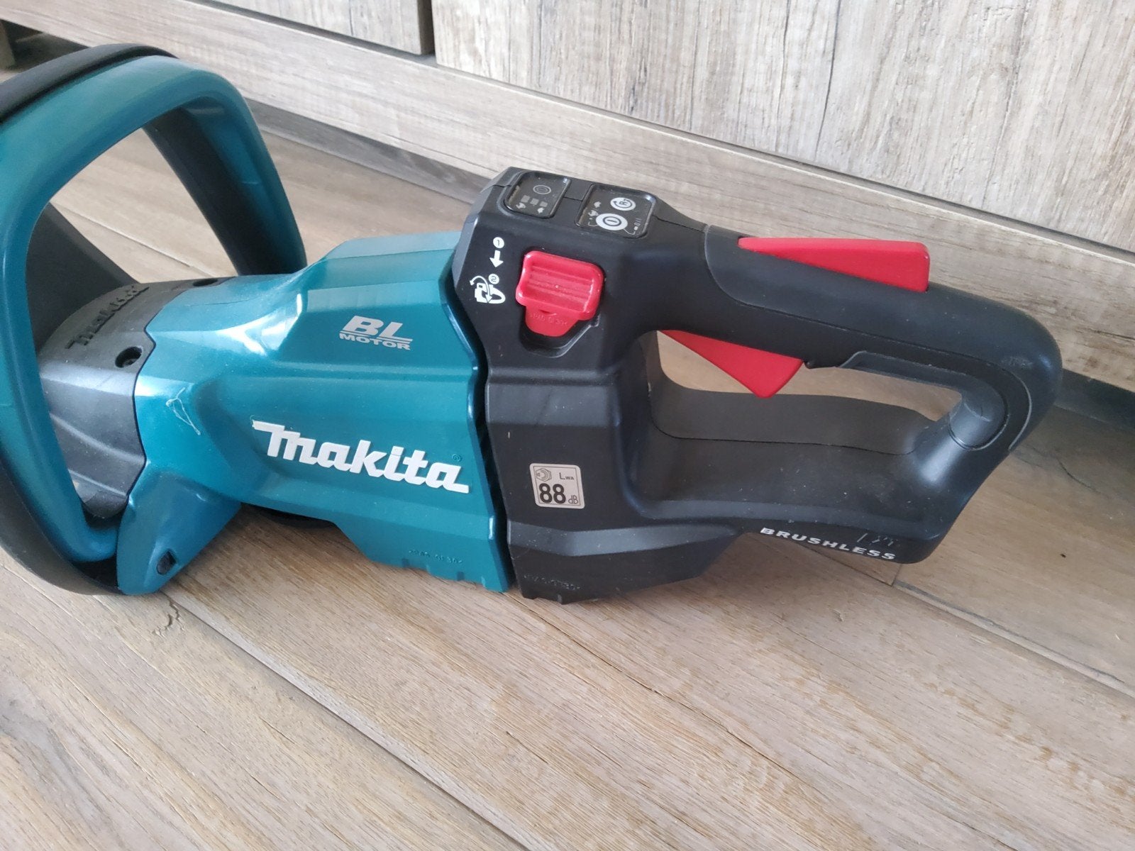 Foto 3 van Makita DUH752 professionele heggeschaar 75cm 18v