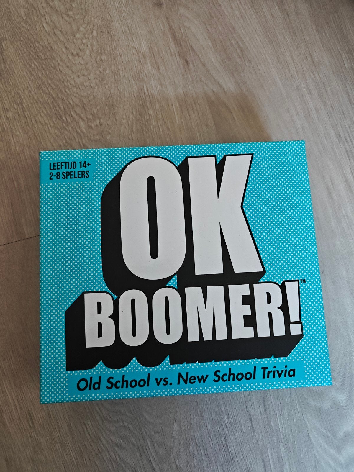 OK Boomer! Old School vs. New School Triviaal Bordspel, Drie of vier spelers, Ophalen of Verzenden, Zo goed als nieuw