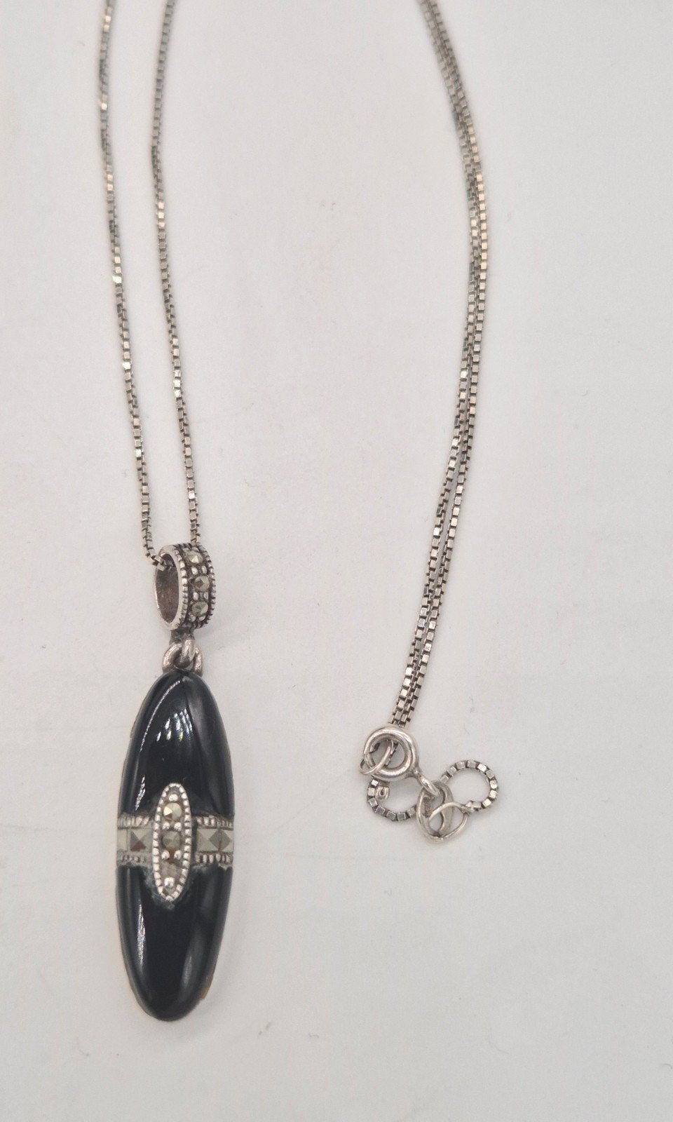 Zilveren Ketting met Zwarte Art Deco stijl hanger, Met hanger, Gebruikt, Verzenden, Zilver