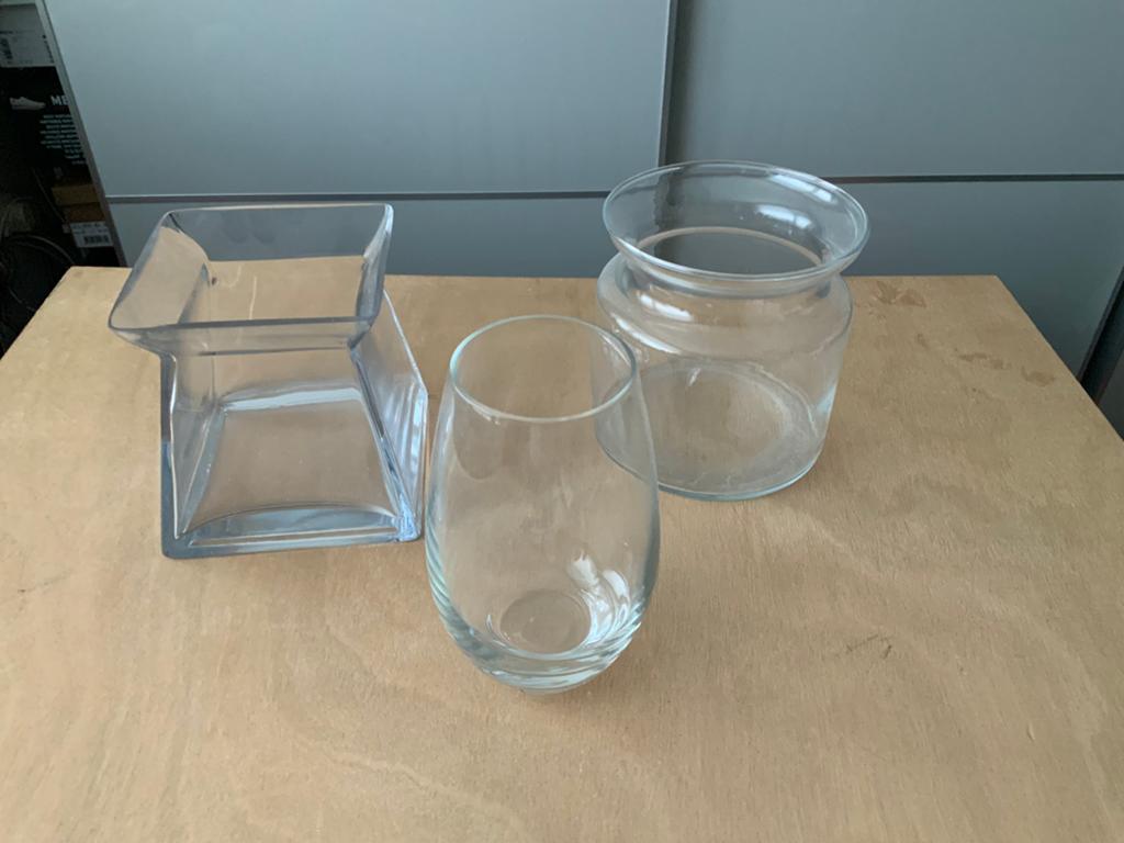 Drie glazen vazen., Huis en Inrichting, Woonaccessoires | Vazen, Ophalen of Verzenden, Zo goed als nieuw, Overige kleuren, Glas