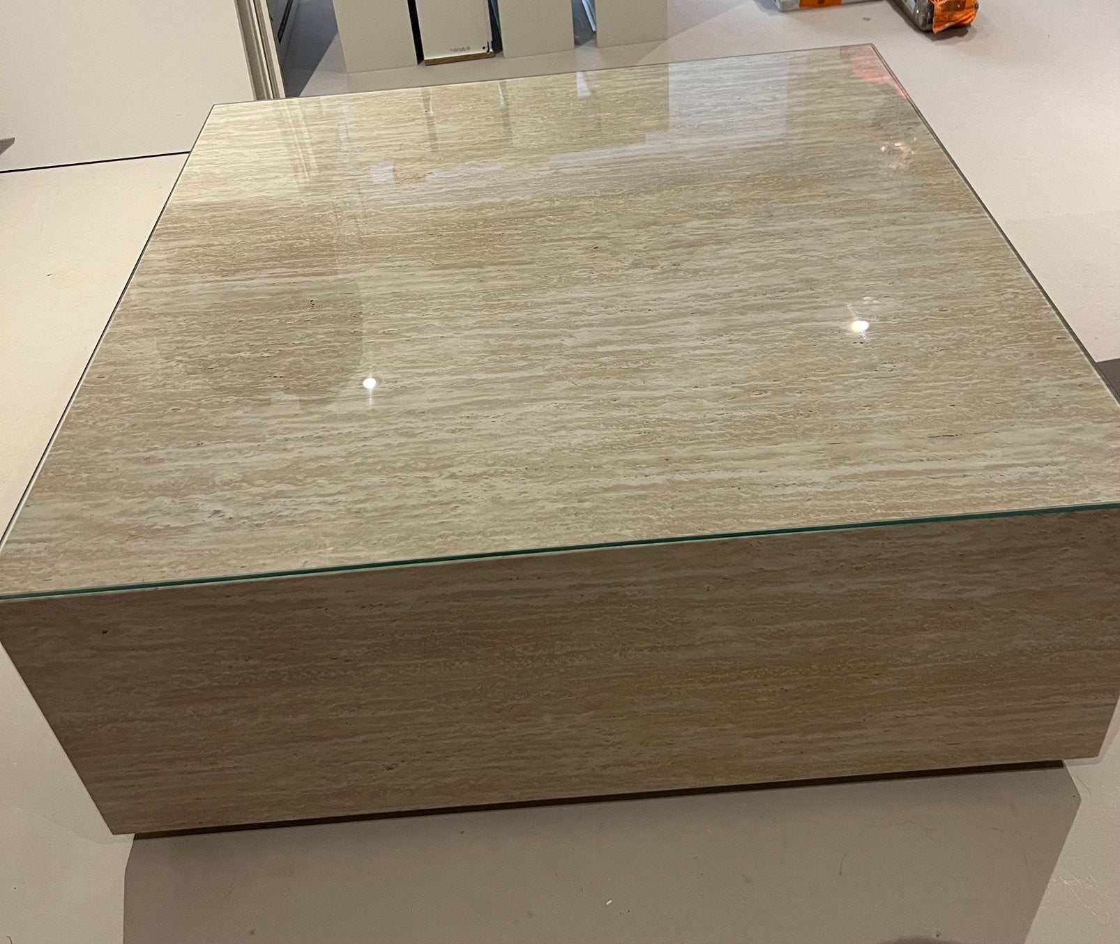 Mooie travertin look salontafel met glasplaat., Ophalen, 50 tot 100 cm, Vierkant, 50 tot 100 cm
