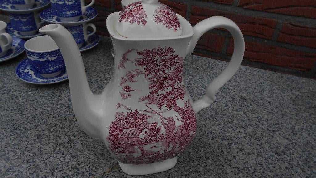 Koffiepot the Hunter rood MYOTT hoogte 27 cm engels servies, Antiek en Kunst, Antiek | Servies los, Ophalen of Verzenden