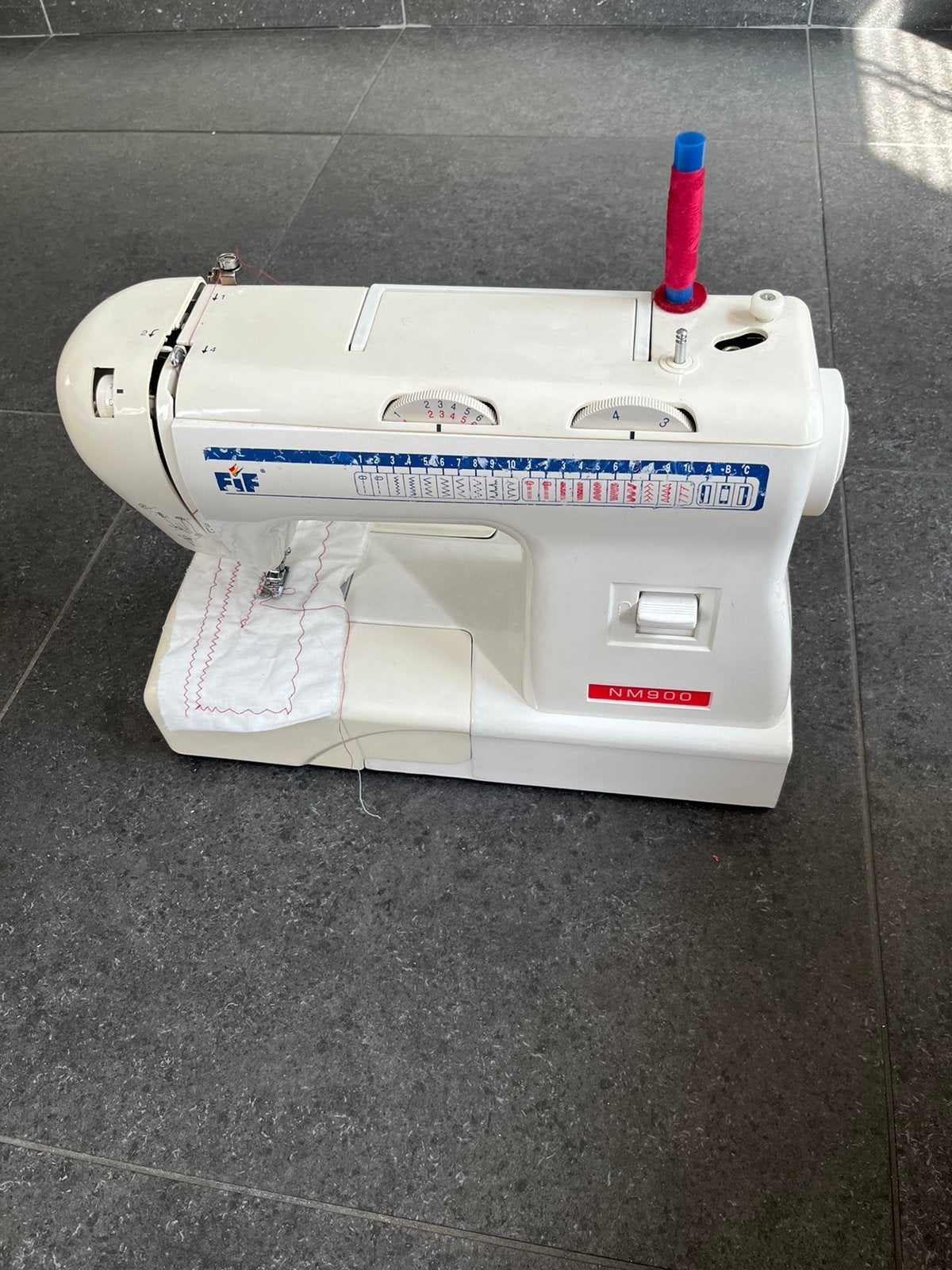 FIF naaimachine voor onderdelen, Hobby en Vrije tijd, Naaimachines en Toebehoren, Ophalen of Verzenden, Zo goed als nieuw