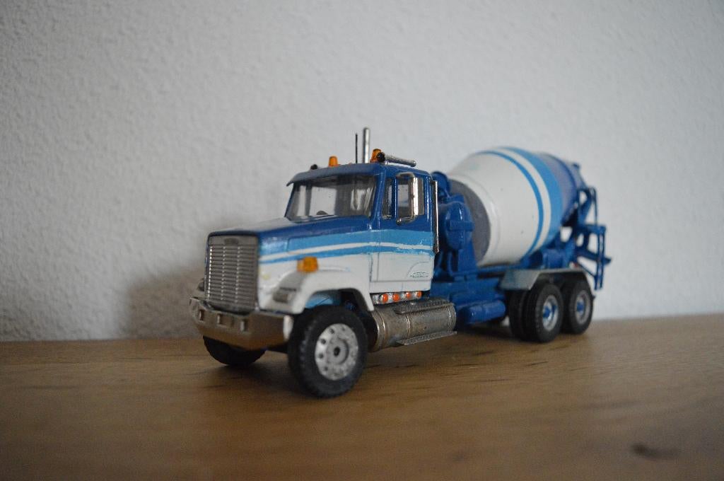 international betonmixer  1/50 conrad, Hobby en Vrije tijd, Modelauto's | 1:50, Ophalen of Verzenden, Zo goed als nieuw, Bus of Vrachtwagen