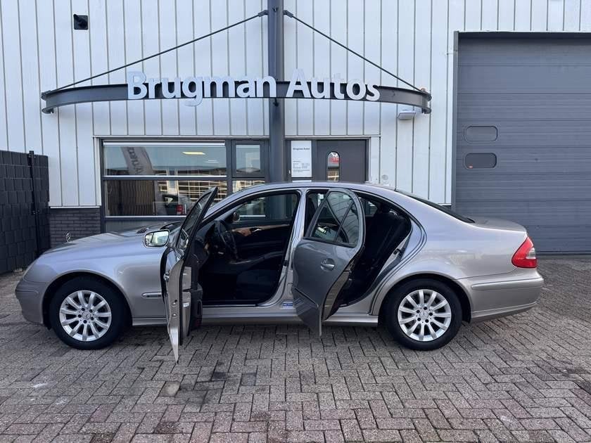 Mercedes-Benz E-klasse 200 K. Elegance, Automaat, Achterwielaandrijving, Gebruikt, 4 cilinders