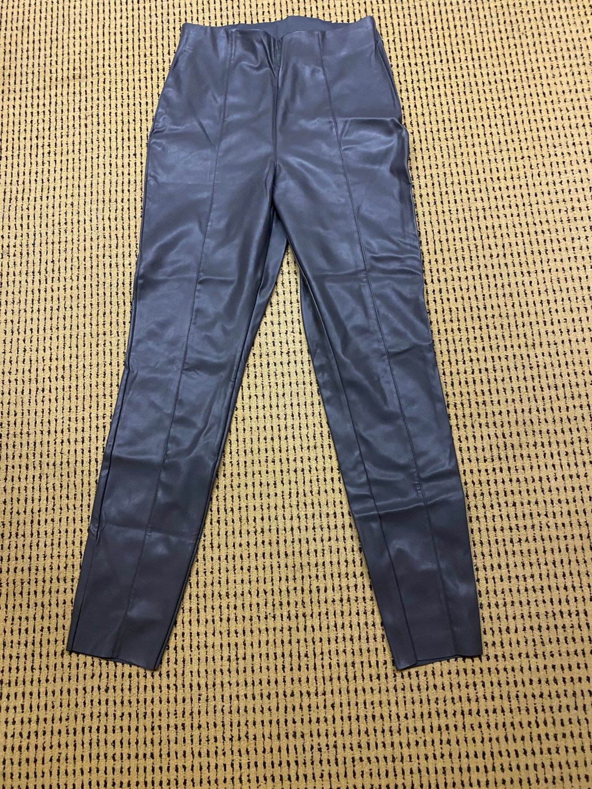 H&M imitatie leren broek, Maat 38/40 (M), Ophalen of Verzenden, Zo goed als nieuw, Grijs