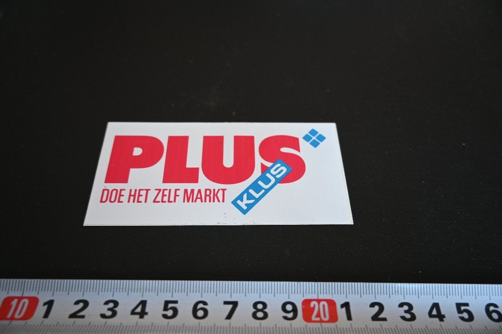 sticker PLUS KLUS doe het zelf markt, Verzamelen, Ophalen of Verzenden, Zo goed als nieuw