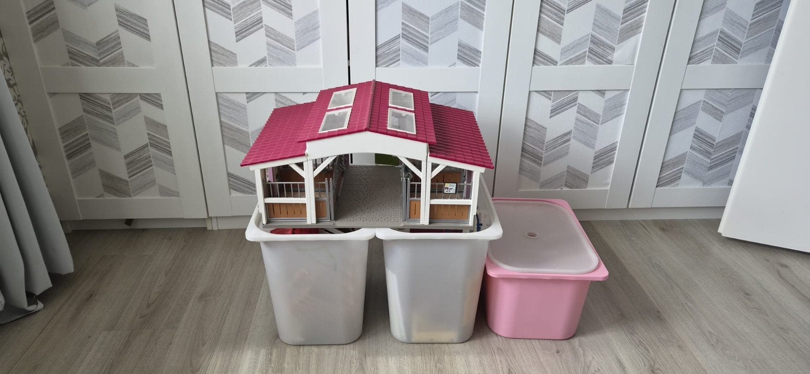 Schleich paardenstal met veel accessoires en paarden, Ophalen, Gebruikt