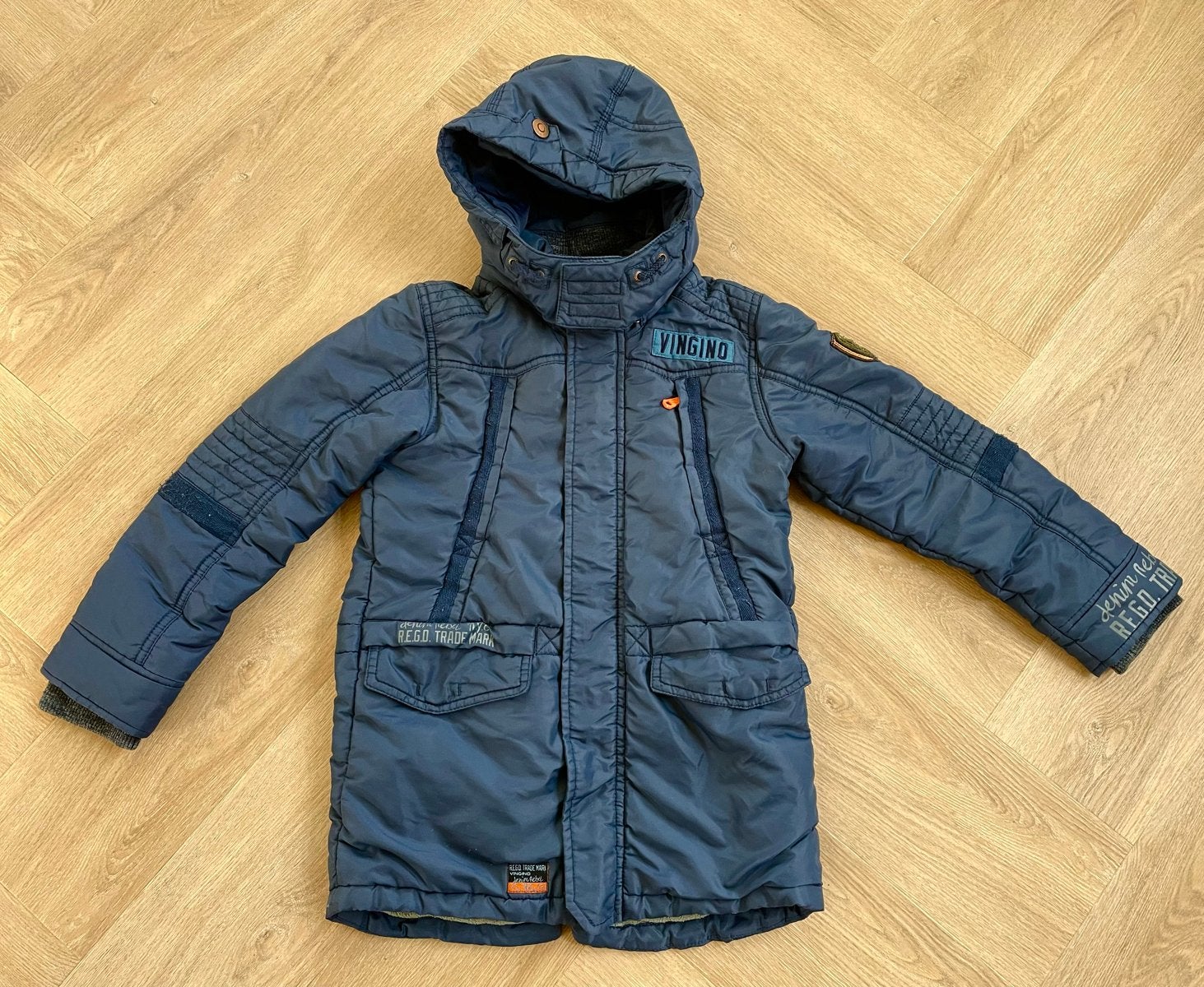Vingino donkerblauwe winterjas Maat 128, Verzenden, Zo goed als nieuw, Jongen, Jas