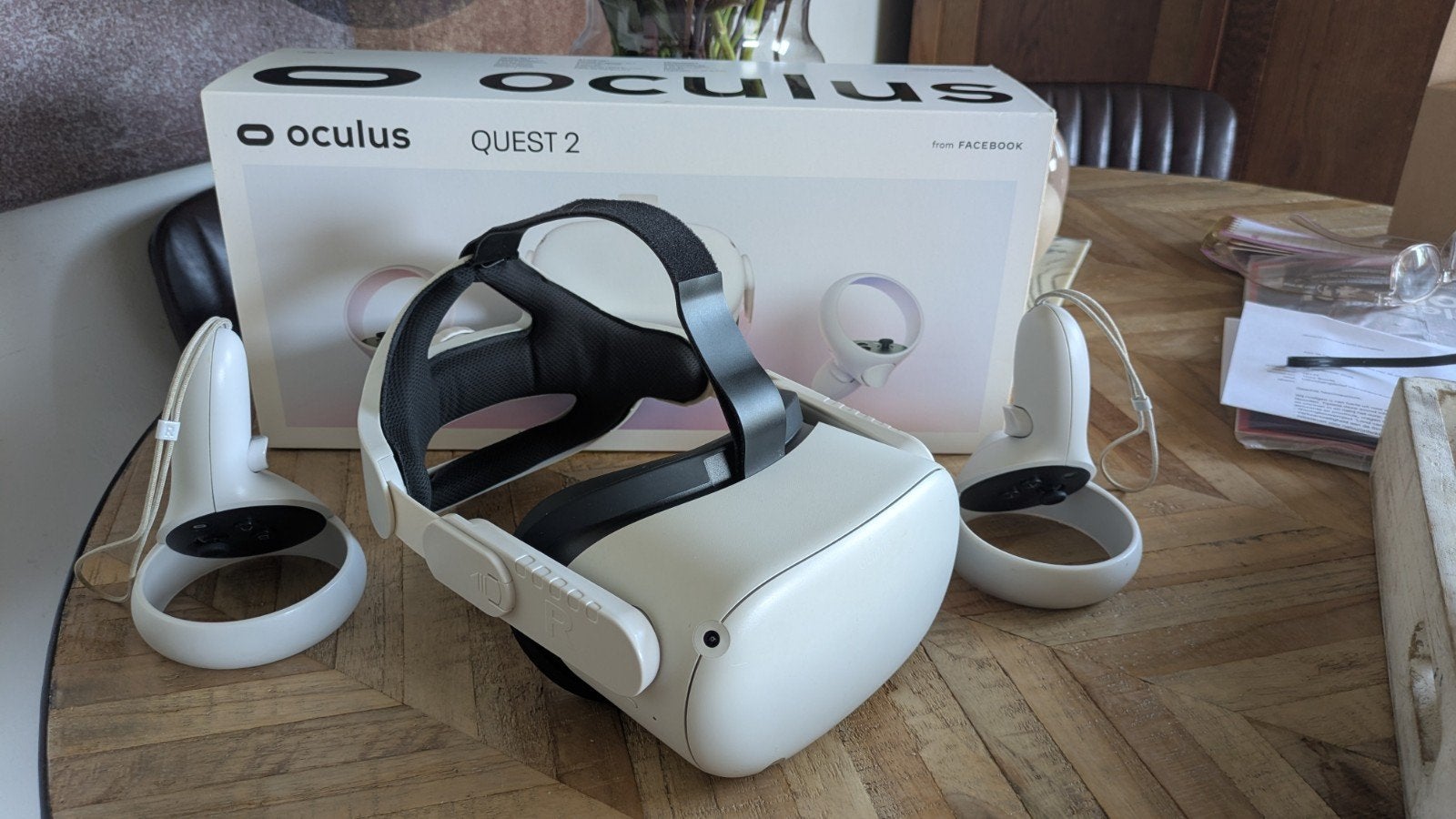 Oculus Quest 2 -  met doos en hoofdband accessoire, Spelcomputers en Games, Ophalen, Gebruikt, VR-bril, Overige platformen