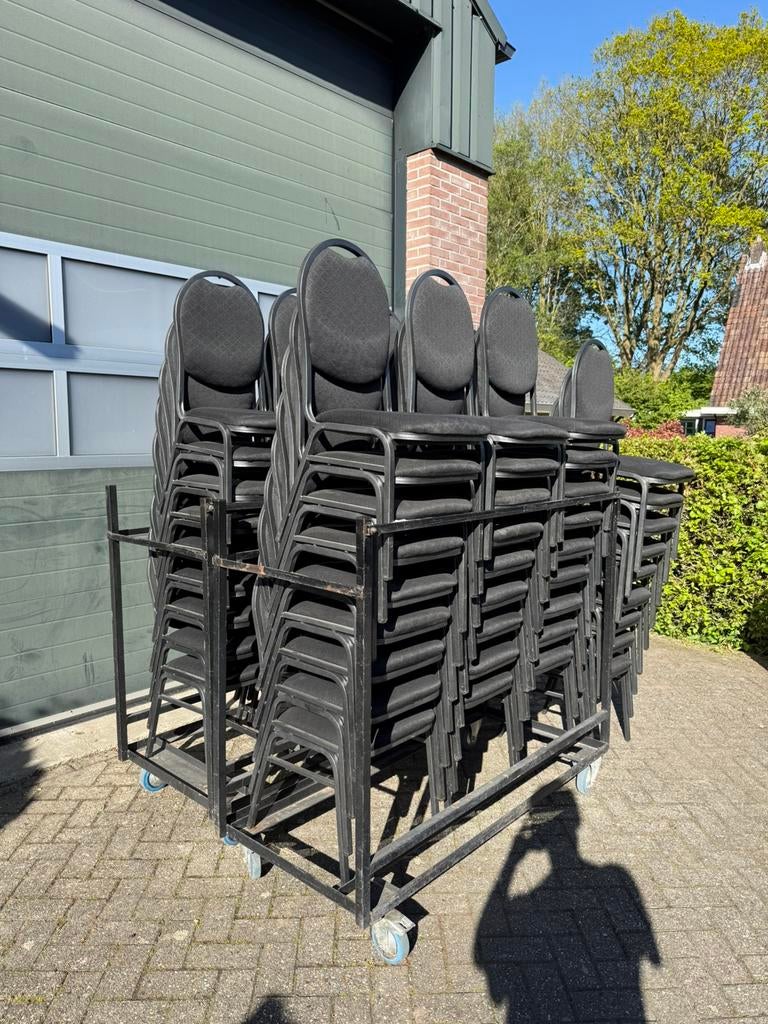 75 zwarte stapelstoelen / stackchairs te koop, Huis en Inrichting, Stoelen, Ophalen of Verzenden, Zo goed als nieuw