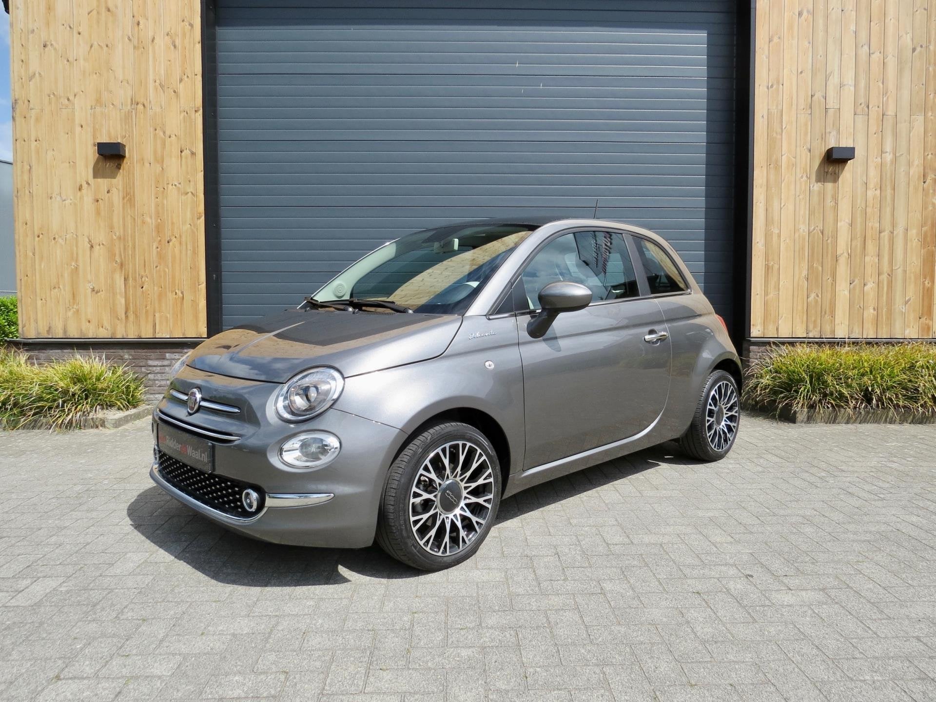 Fiat 500 1.0 Hybrid Dolcevita *Big navi *Carplay *Climate, Auto's, Voorwielaandrijving, Gebruikt, Zwart, 4 stoelen