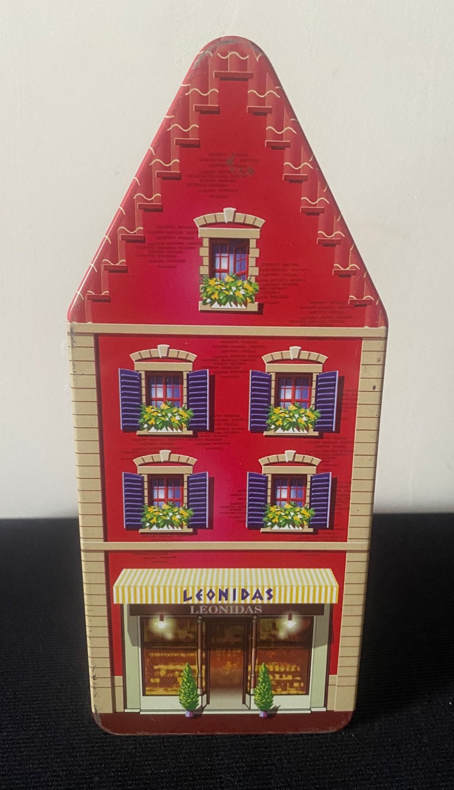 Blik in model van een huis van Leonidas Afm. 23x9,5x9 cm.(1), Ophalen of Verzenden, Zo goed als nieuw, Overige, Overige merken