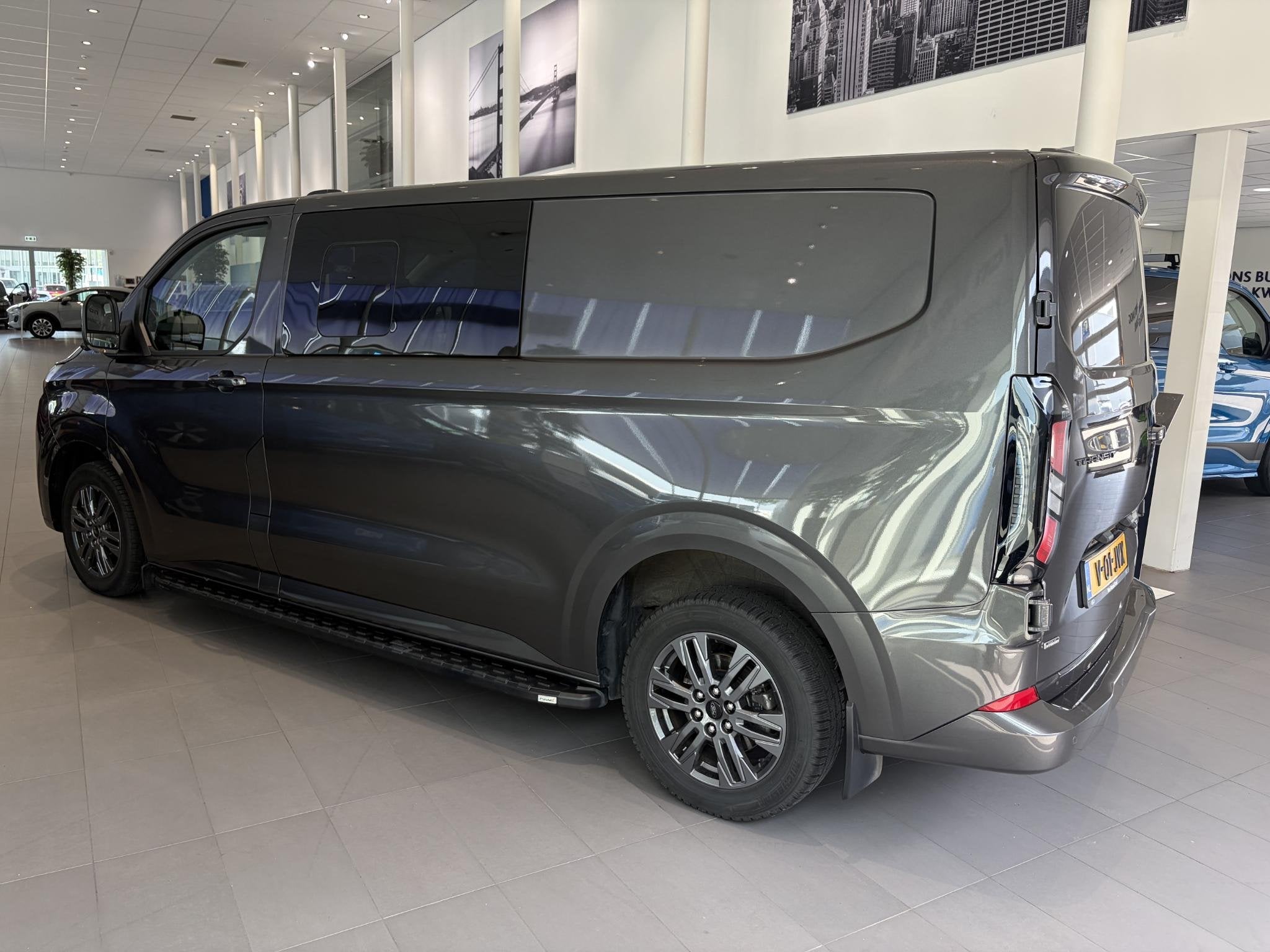 Ford Transit Custom 320 2.5 PHEV L2H1 Limited DC | Dealer on, Auto's, Bestelauto's, Stof, Gebruikt, Euro 6, 4 cilinders