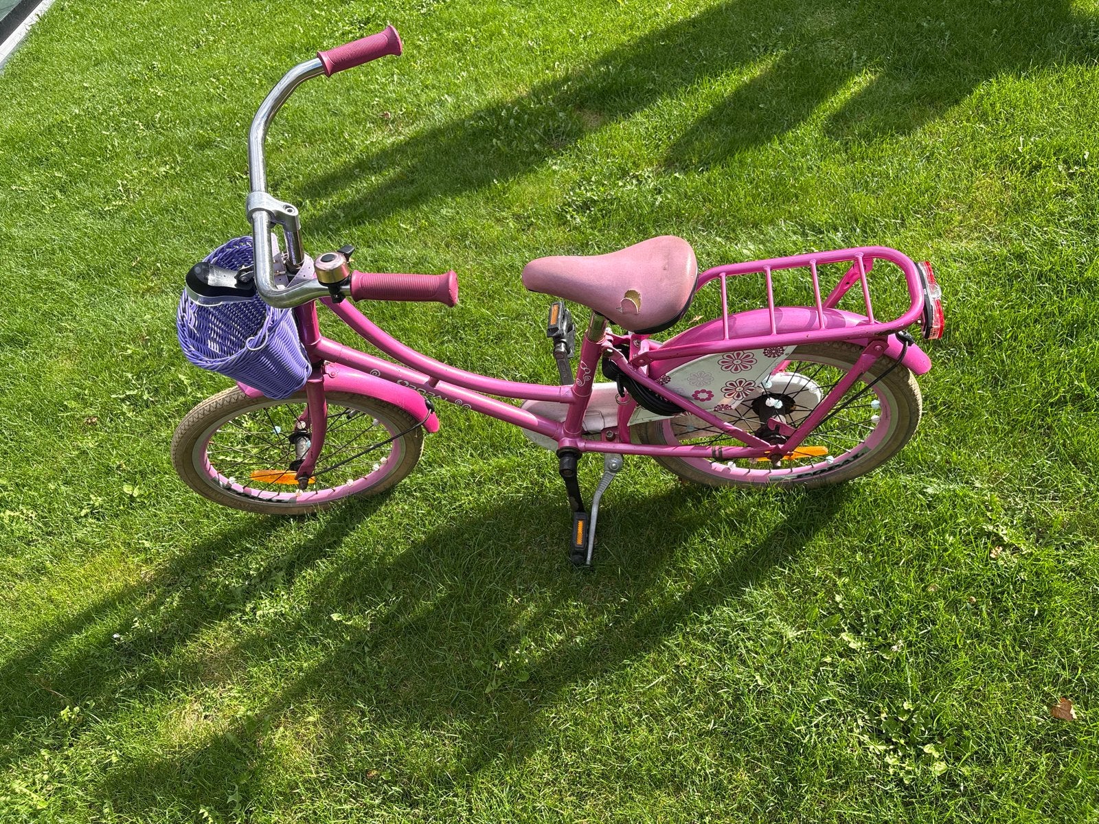 18 inch Roze kinderfiets met mandje en bagagedrager, Fietsen en Brommers, Ophalen, Gebruikt, Terugtraprem, 16 tot 20 inch