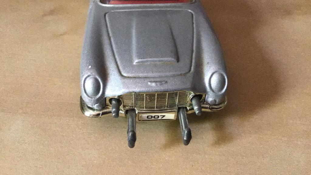 CORGI ASTON MARTIN DB5 COMPLEET NETJES SCHIETSTOEL+ GEWEREN, Ophalen of Verzenden, Zo goed als nieuw, Auto, Corgi