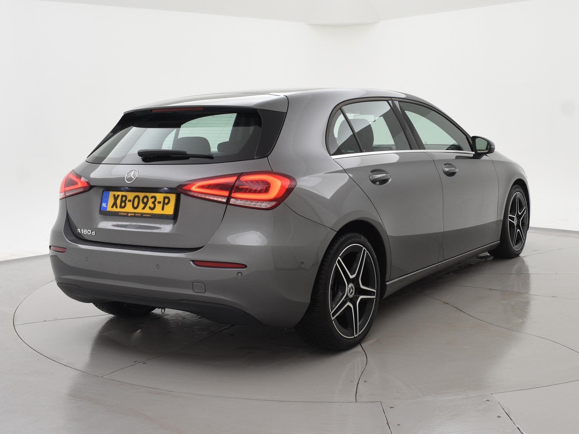 Mercedes-Benz A-klasse 180D AUT. NIEUW MODEL + WIDESCREEN MB, 1345 kg, Gebruikt, 4 cilinders, Origineel Nederlands