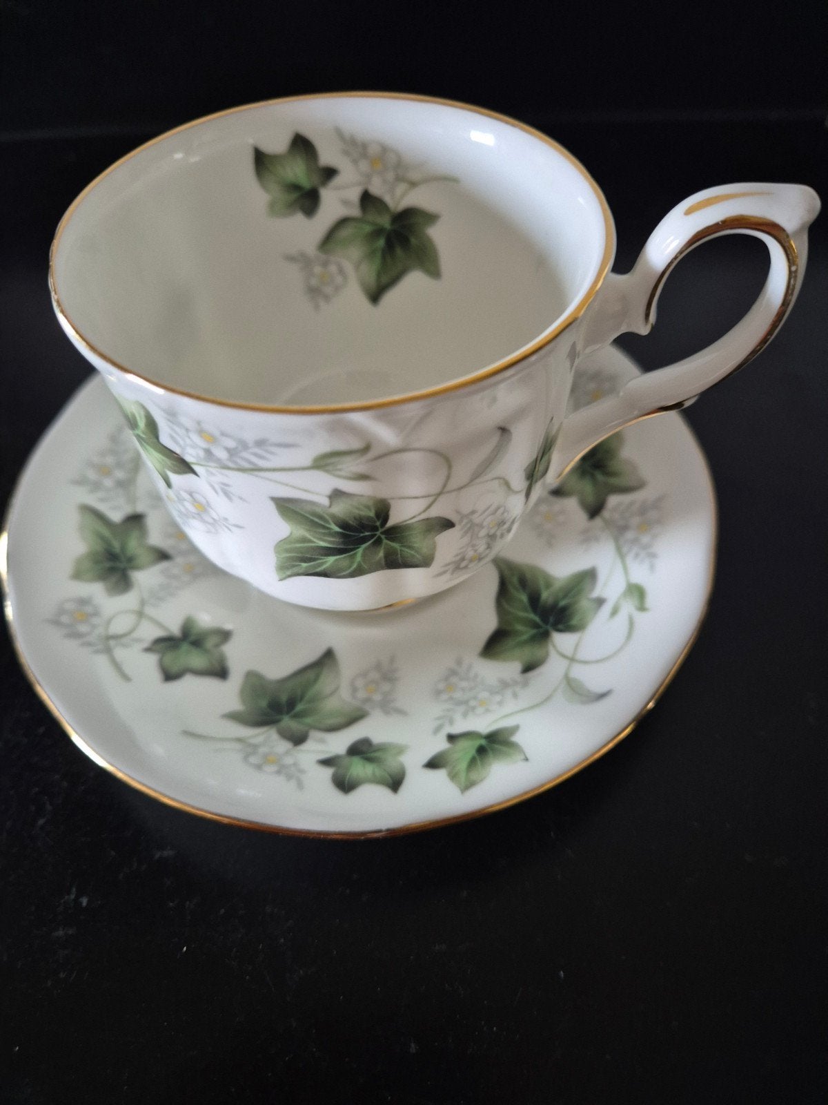 Ivy Duchess bone china porselein, Ophalen of Verzenden, Zo goed als nieuw, Porselein, Kop en/of schotel