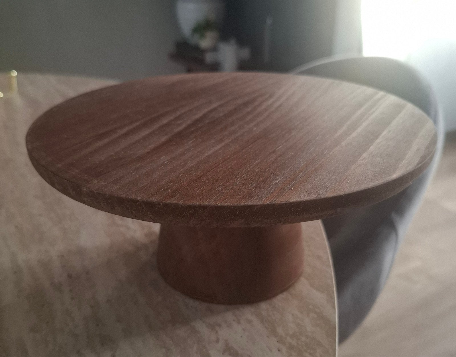 Houten ronde etagere,  plateau op voet, Ophalen of Verzenden, Zo goed als nieuw