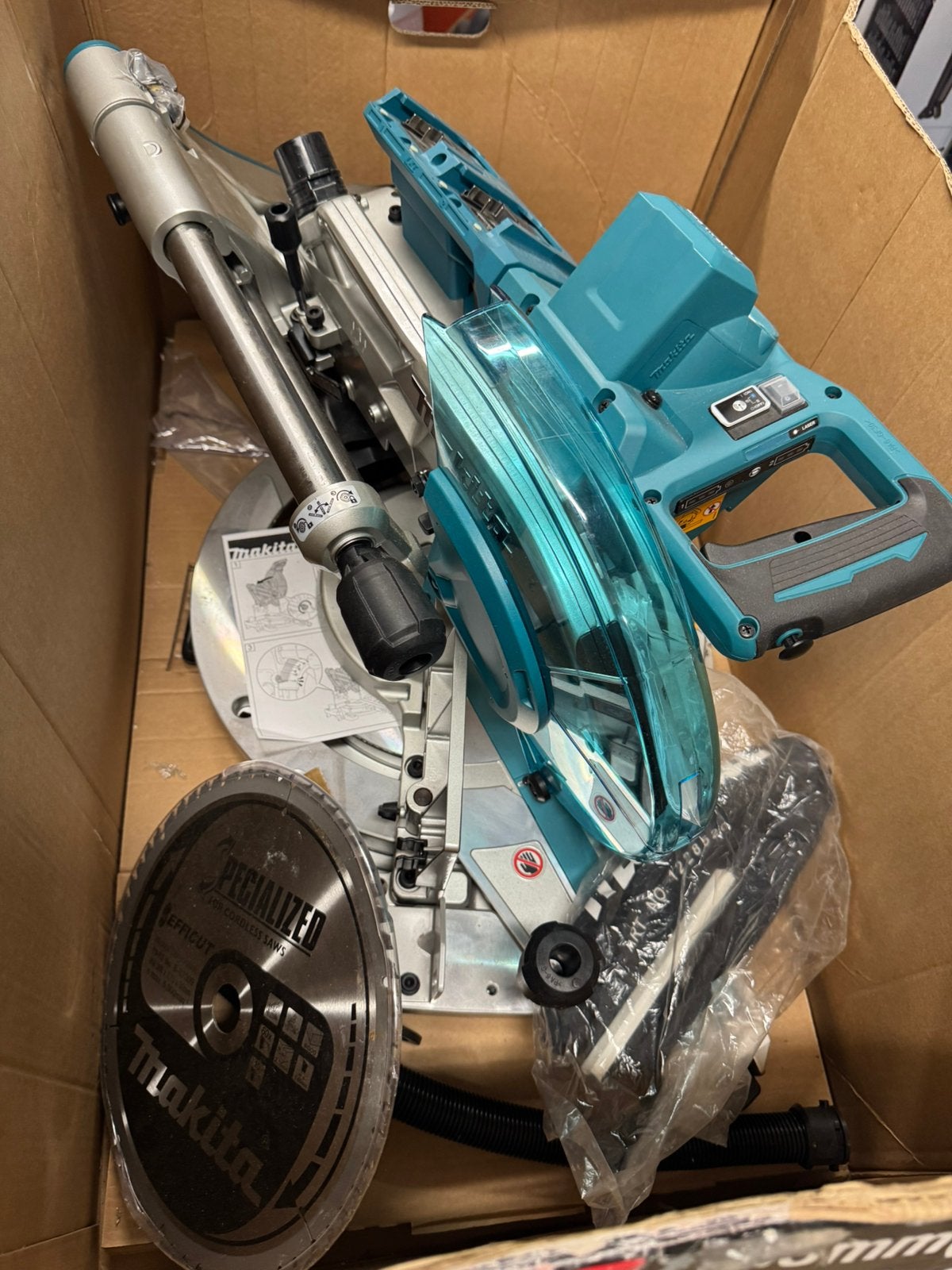 MAKITA DLS211ZU, afkortzaag 2x18 v accu, Ophalen, 70 mm of meer, Nieuw, Afkortzaag