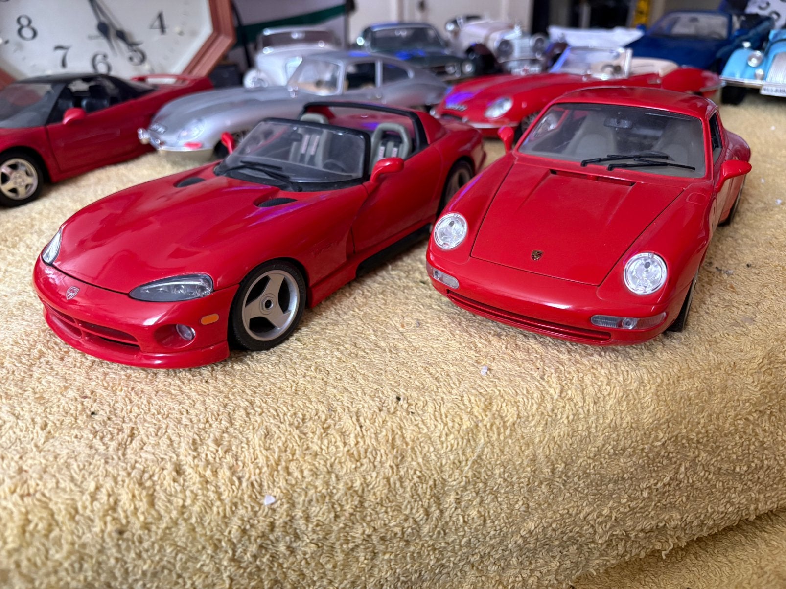 2 stuks !  Dodge en Porsche.  !     Burago, Ophalen of Verzenden, Zo goed als nieuw, Bburago
