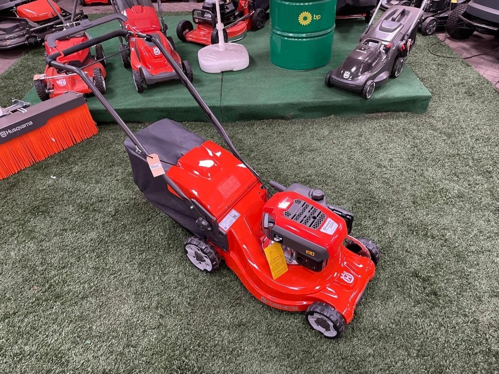 Husqvarna LC247S, Cirkelmaaier, Nieuw, Ophalen of Verzenden, Opvangbak