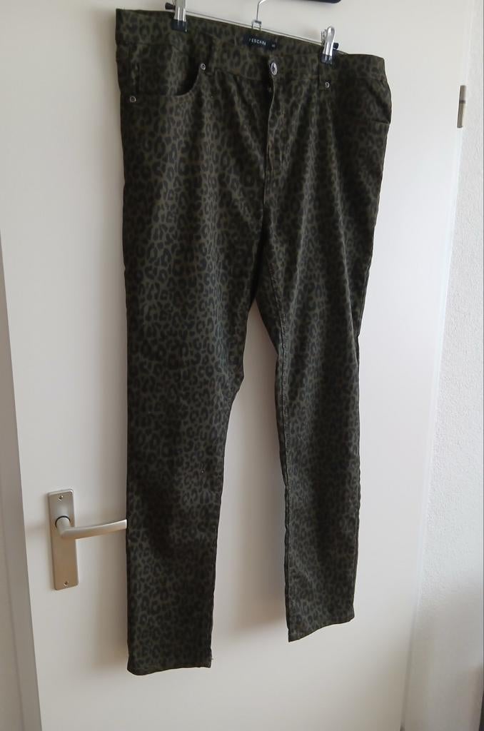 Modieuze groene broek mét kaartje van Pescara. Maat 46., Kleding | Dames, Broeken en Pantalons, Verzenden, Maat 46/48 (XL) of groter