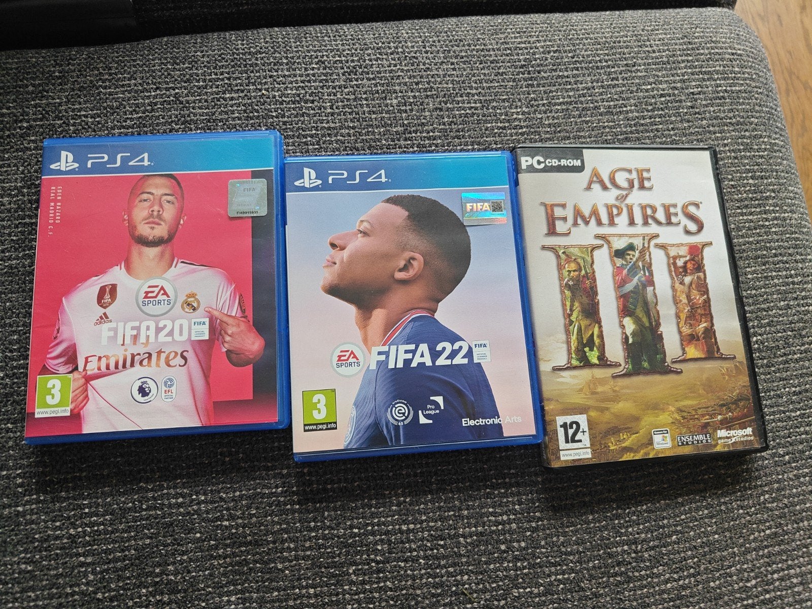 FIFA 20 (PS4), FIFA 19 (PS4) en Age of Empires 3 (PC), Ophalen of Verzenden, Zo goed als nieuw, Sport, 3 spelers of meer