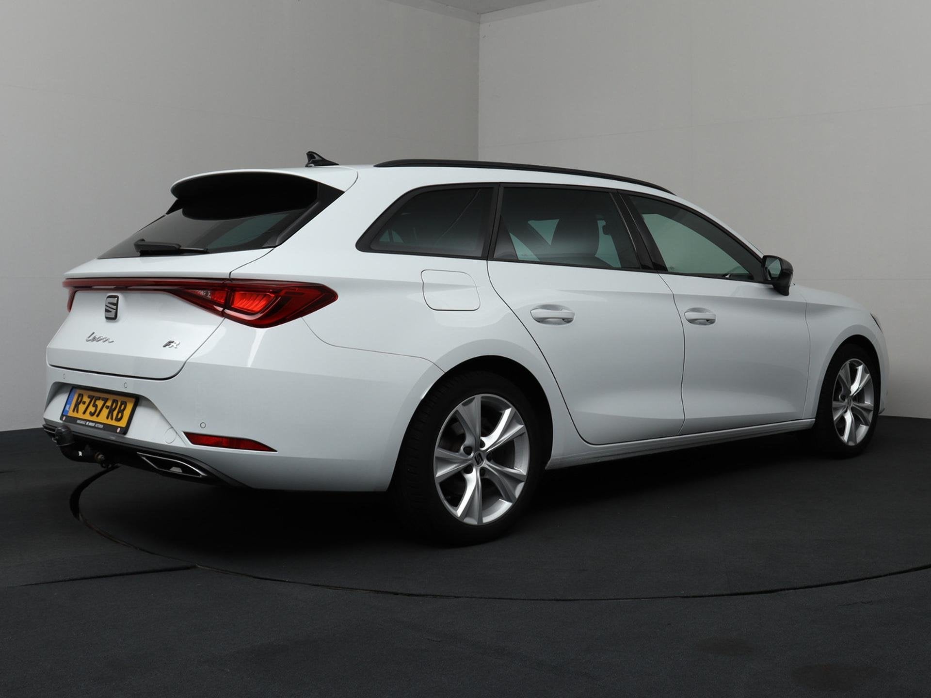SEAT Leon Sportstourer 1.0 TSI FR | LED verlichting | Apple, Stof, Gebruikt, Leon, Wit
