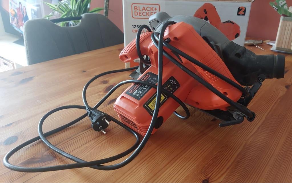 Black & Decker Cirkelzaag 1250W, Gebruikt, Cirkelzaag, Ophalen of Verzenden, Black & Decker