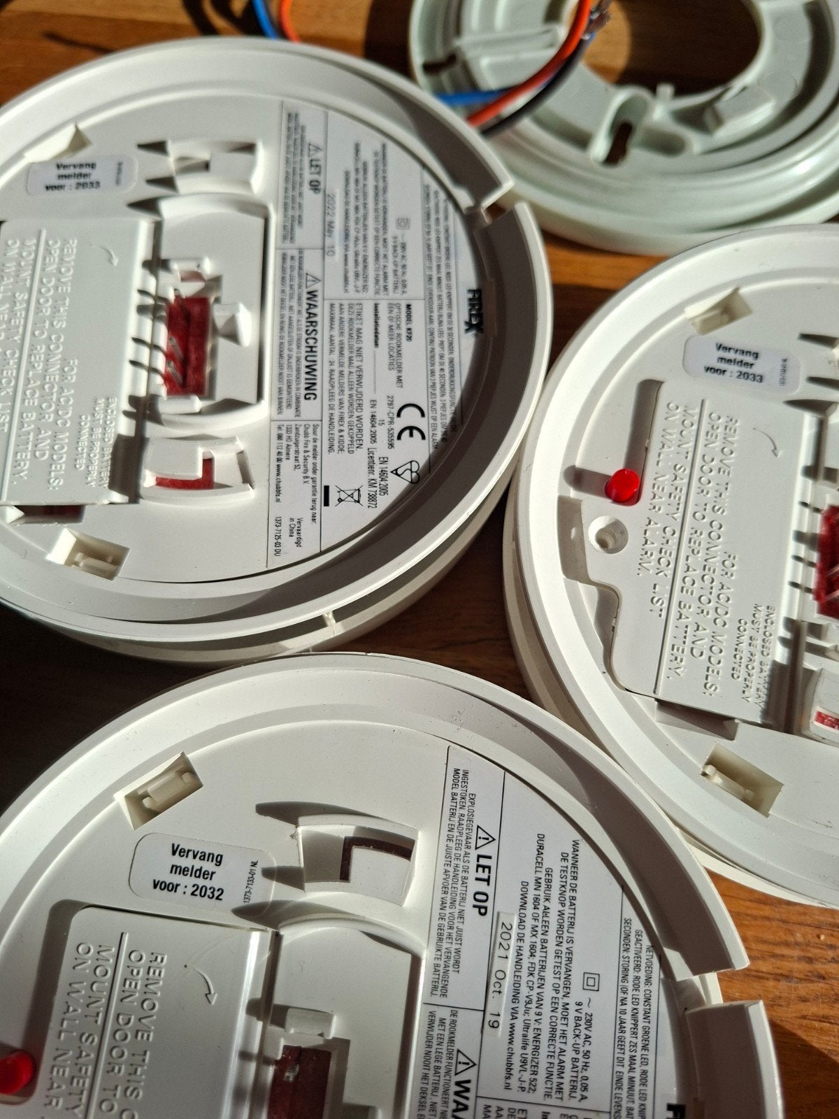 3x FireX KF20 220v Koppelbare Rookmelders met Grondplaat, Doe-het-zelf en Verbouw, Ophalen of Verzenden, Gebruikt, Detector, Sensor of Melder