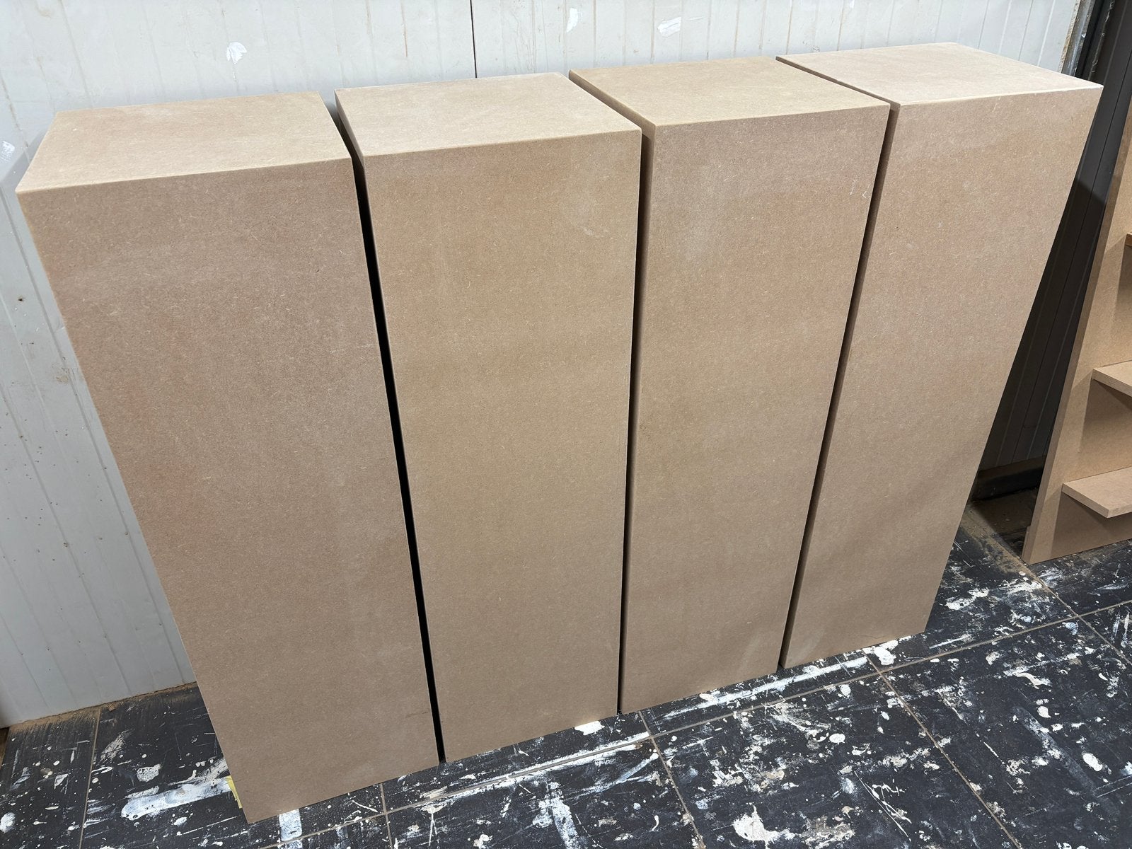 Te koop mdf zuilen 30-30-100cm, Ophalen, Zo goed als nieuw