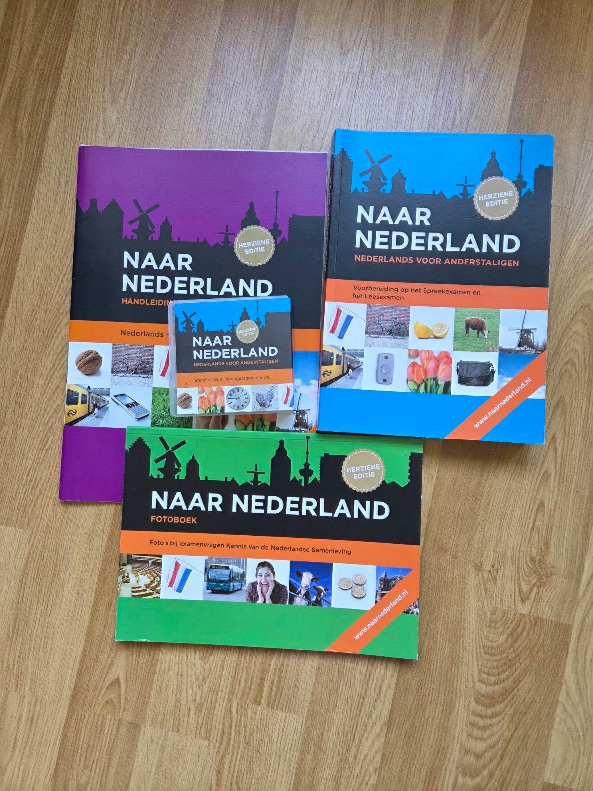 Naar Nederland - Complete set (boeken + USB-stick), Onbekend, Verzenden, Zo goed als nieuw, Gamma