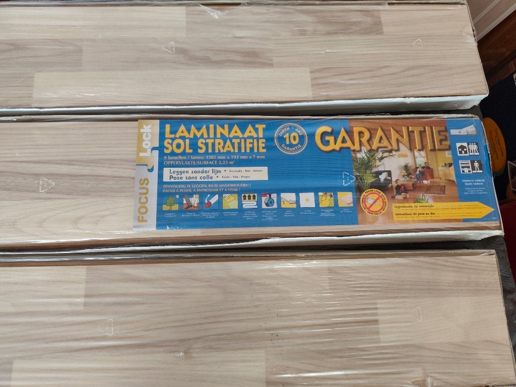 6 nieuwe pakken laminaat en 7 losse delen, Ophalen, 50 tot 150 cm, Nieuw, 10 tot 30 cm