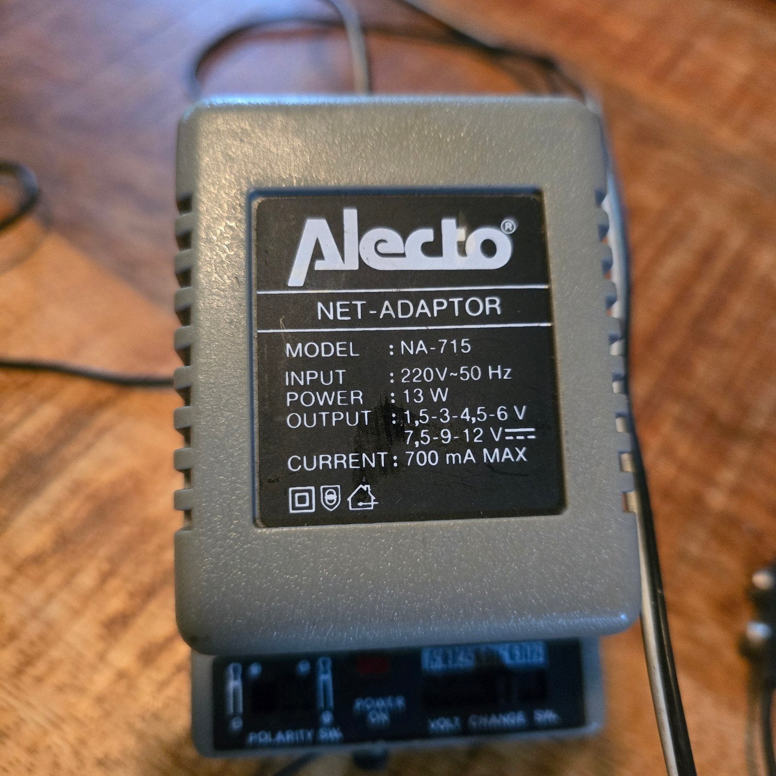 Alecto NA-715 Universele Netadapter met Variabele Spanning, Ophalen of Verzenden