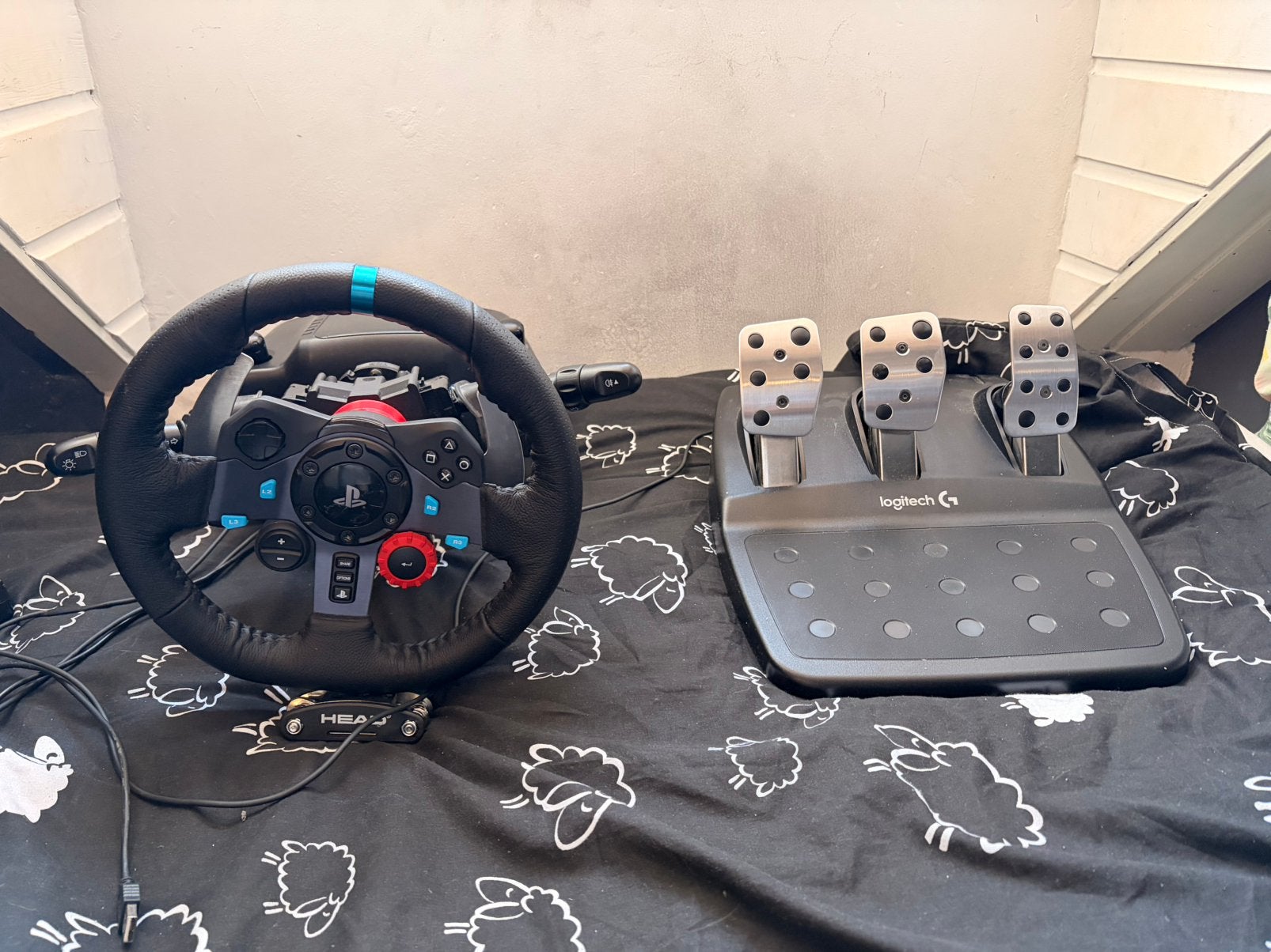 Logitech g29 met ff en standaard voor het stuur, Spelcomputers en Games, Spelcomputers | Sony PlayStation Consoles | Accessoires