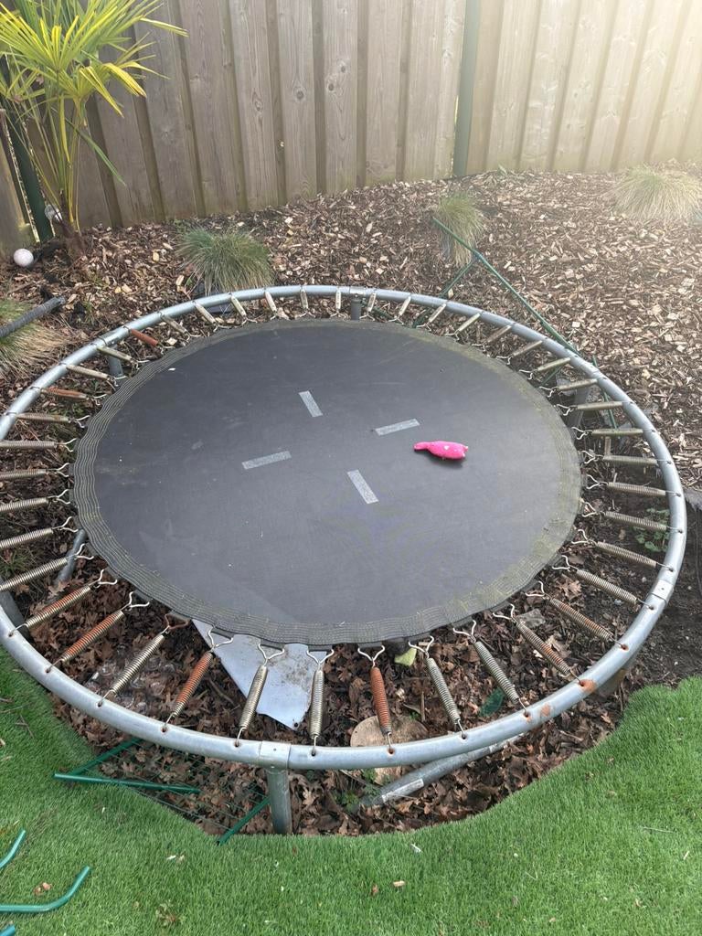 Trampoline (oud ijzer) gratis, Ophalen, Gebruikt