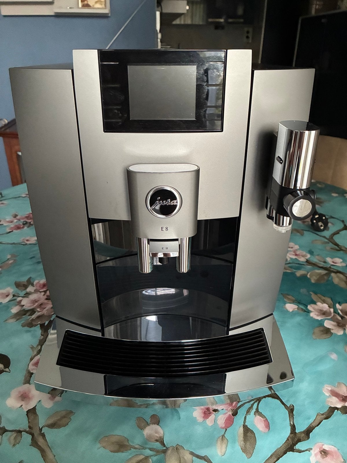 Jura E8 volautomatische espressomachine - Zo goed als nieuw, Ophalen, Afneembaar waterreservoir, Espresso apparaat, 10 kopjes of meer