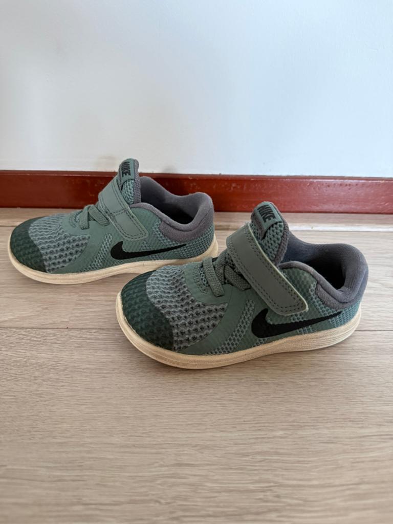 Nike kinderschoentjes, Gebruikt, Jongen of Meisje, Schoenen, Ophalen of Verzenden