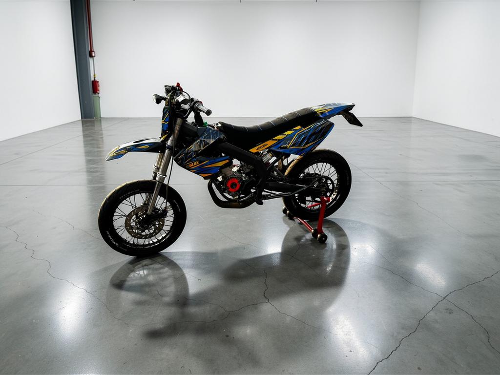 Derbi Senda | Unieke custom build | MHR 80cc | Showroomstaat, Ophalen, 6 versnellingen, Maximaal 45 km/u, Nieuw