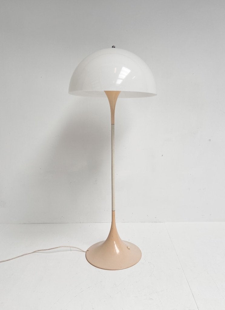 Panthella vloerlamp van Verner Panton voor Louis Poulsen, Kunststof, Gebruikt, 100 tot 150 cm, Design