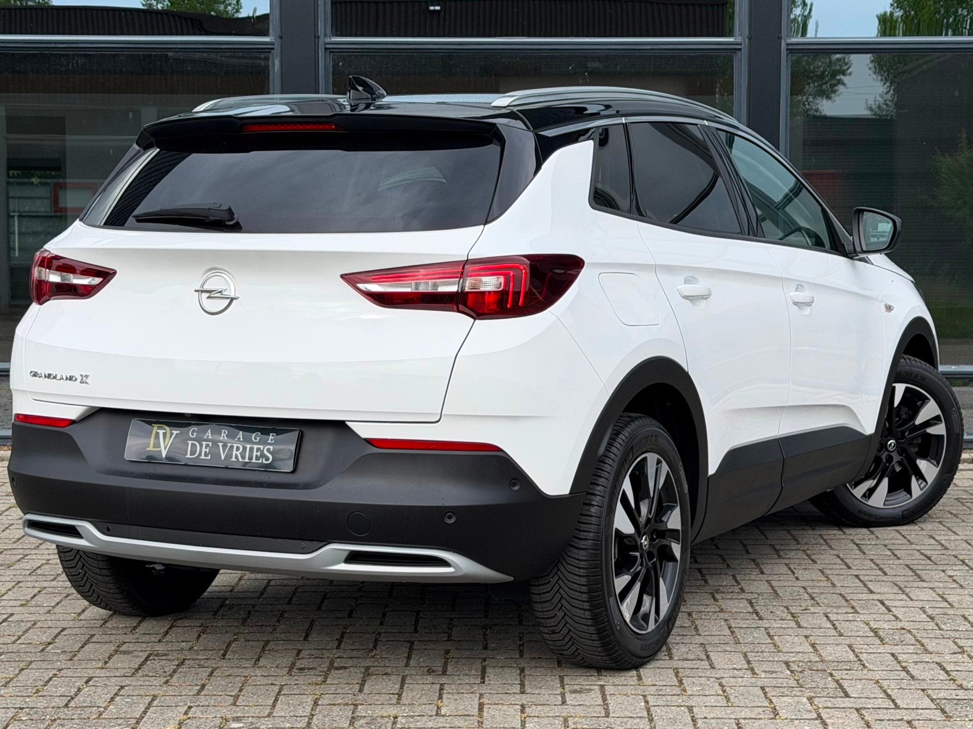 Opel Grandland X 1.6 Turbo Ultimate Aut Camera Navi 1600KG T, Dealer onderhouden, Stof, Gebruikt, Zwart