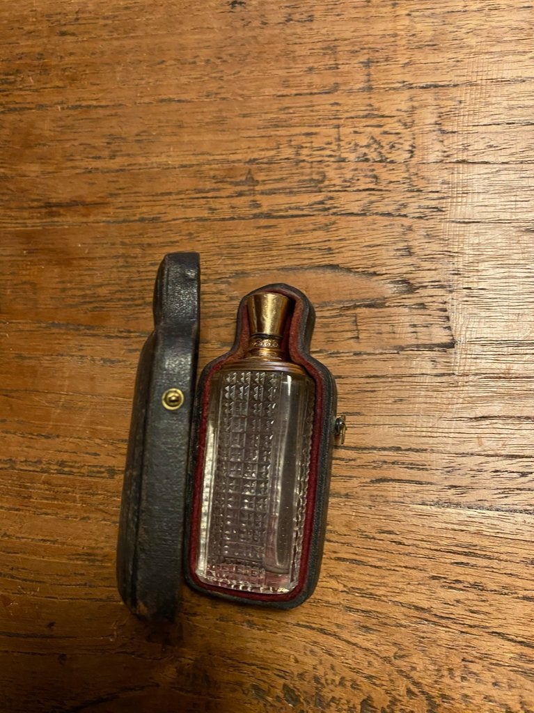 antiek parfum flesje met gouden dop, Ophalen of Verzenden