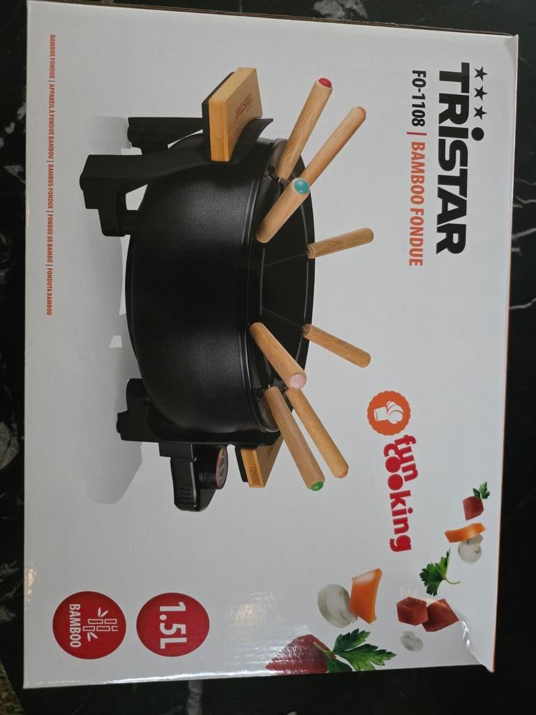 Nieuwe Tristar Bamboo Fondue FO-1108 - 1.5L, 8 vorkjes, Ophalen of Verzenden, Nieuw, Elektrisch, Fondueset