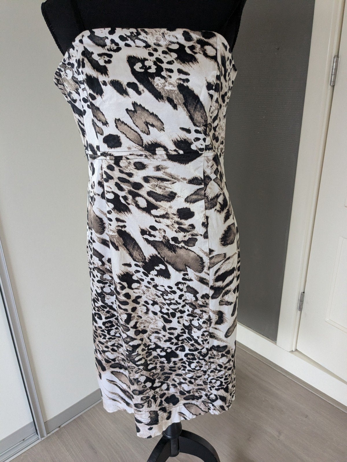 Airfield Leopard print strapless jurk maat 42, Kleding | Dames, Meerkleurig, Maat 42/44 (L), Ophalen of Verzenden, Onder de knie