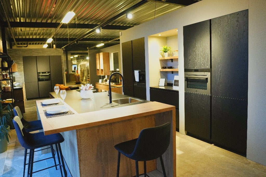 SHOWROOMKEUKEN UITVERKOOP, Huis en Inrichting, Keuken | Complete keukens, Nieuw, Overige typen, Greeploos, Met kookeiland, Ophalen