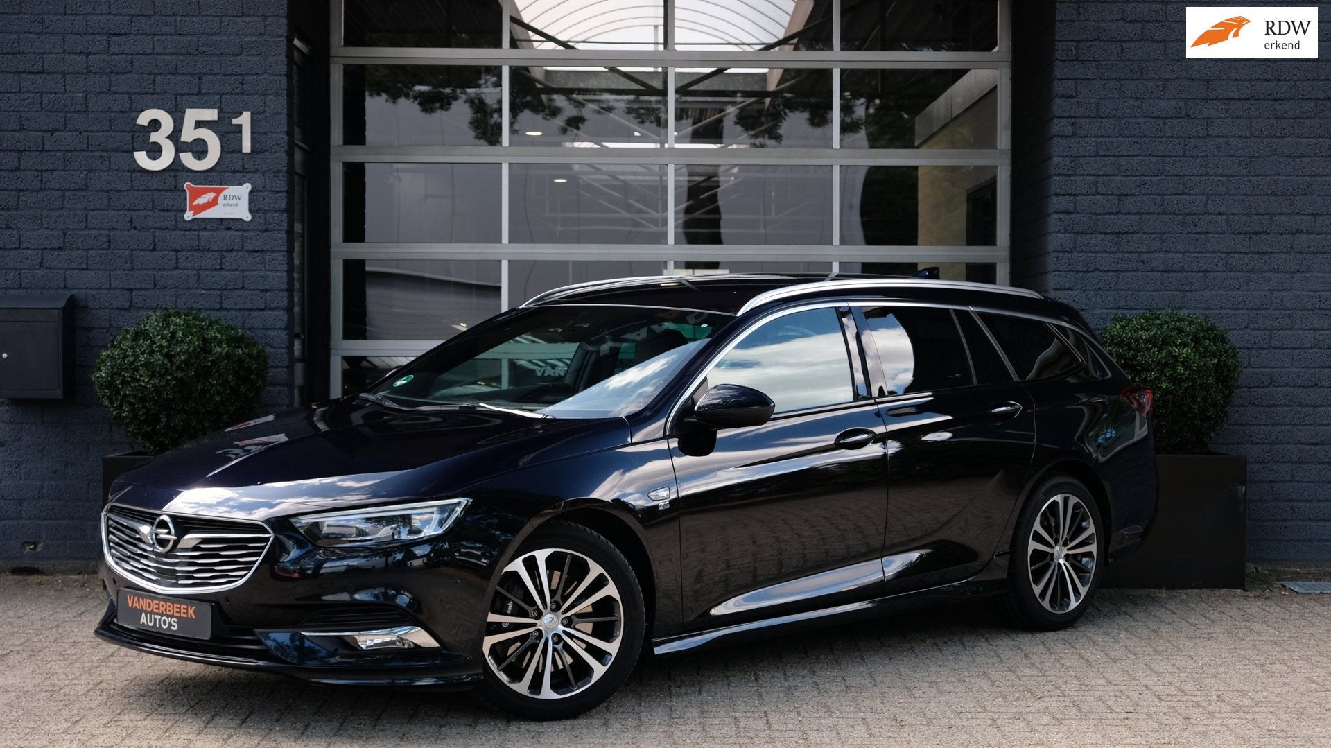 Opel INSIGNIA SPORTS TOURER 2.0 Turbo 4x4 Innovation OPC | C, Auto's, Opel, Automaat, Gebruikt, 4 cilinders, Blauw